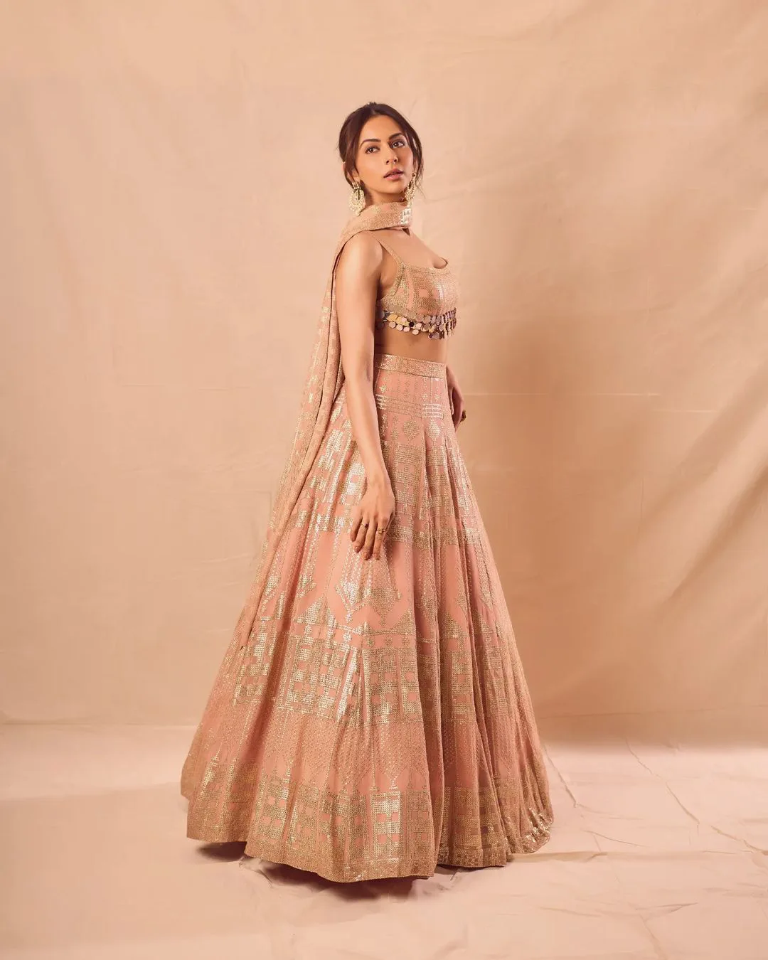 Rakul looks amazing in traditional look pics