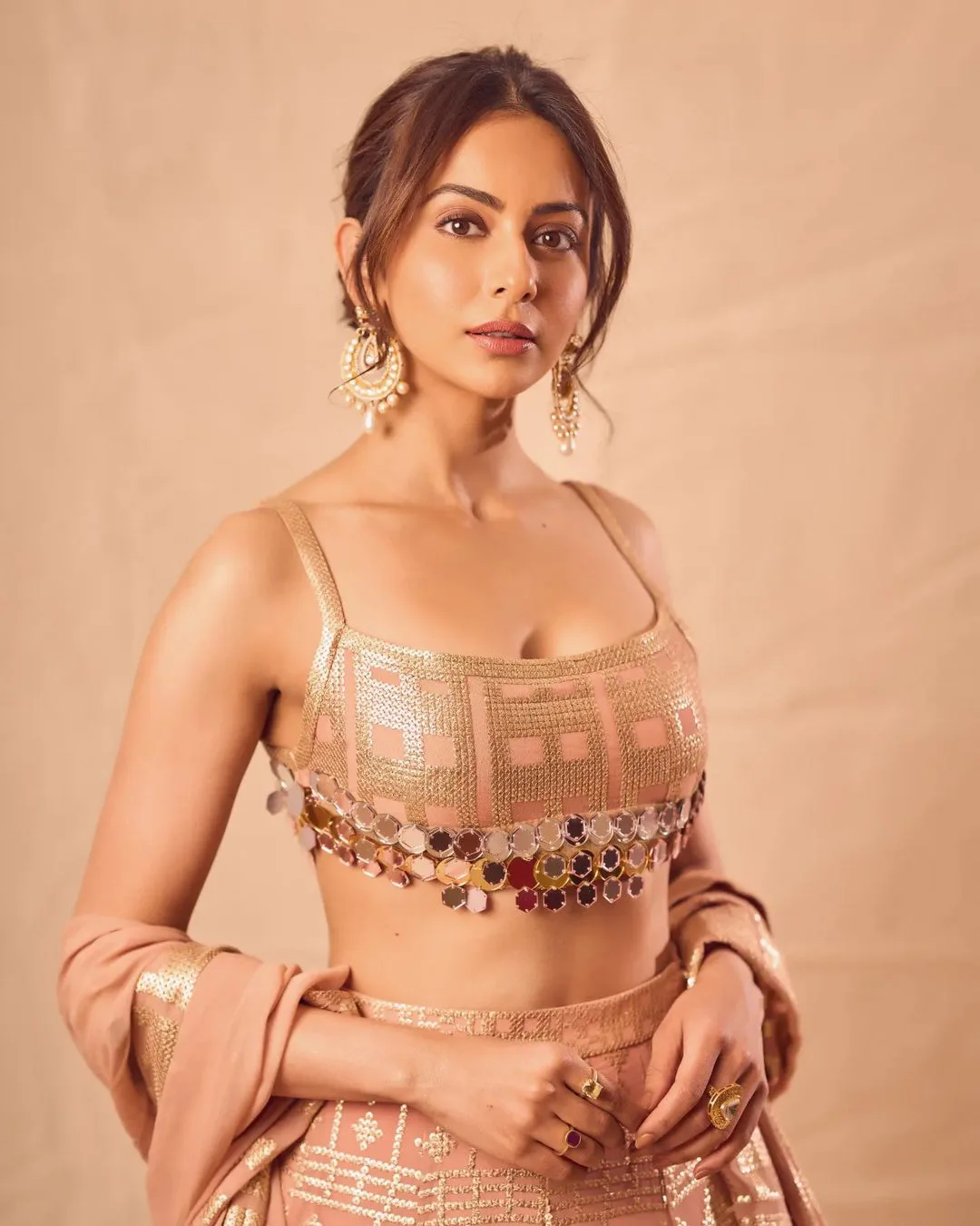 Rakul looks amazing in traditional look pics