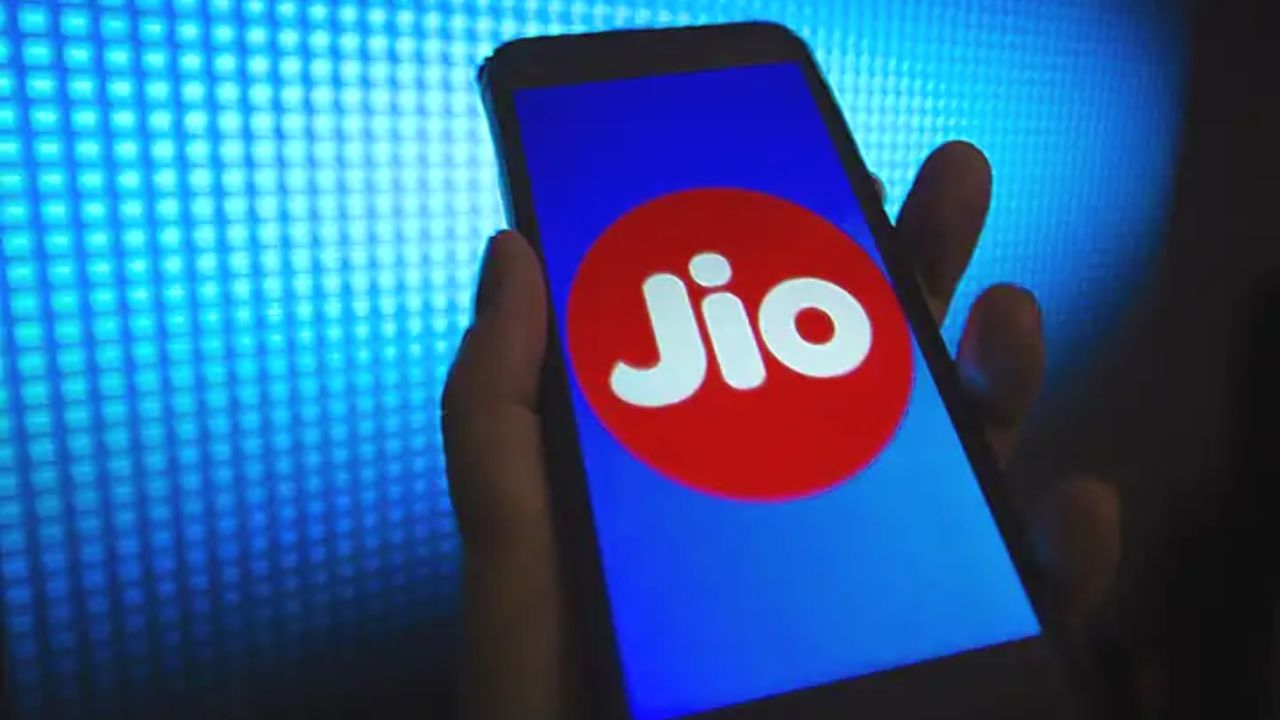 Reliance Jio quietly discontinued over 12 prepaid recharge plans with OTT benefit