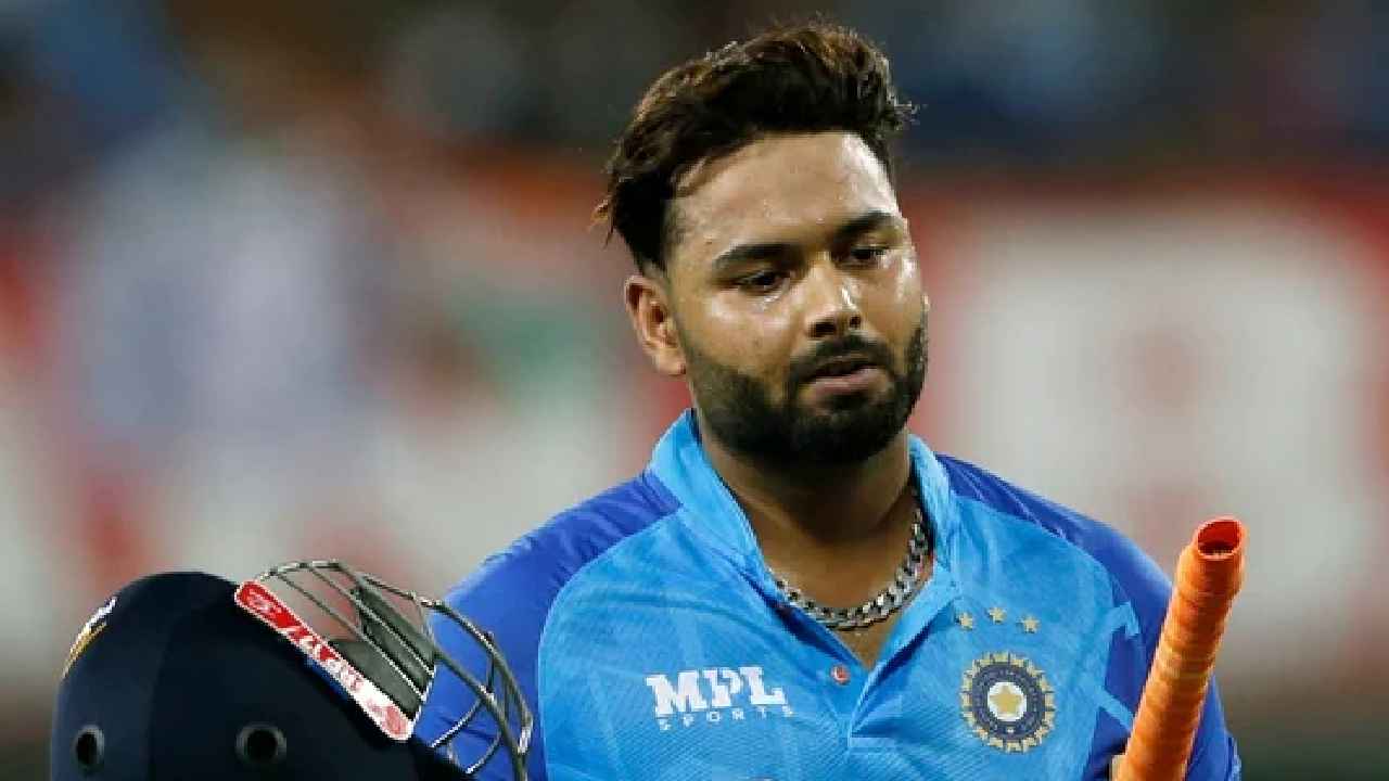 T20 World Cup-2022: ఒత్తిడిలోనూ ఎలా ఆడాలో కోహ్లీ నేర్పిస్తాడు: రిషబ్ పంత్ T20 World Cup-2022: ఒత్తిడిలోనూ ఎలా ఆడాలో కోహ్లీ నేర్పిస్తాడు: రిషబ్ పంత్