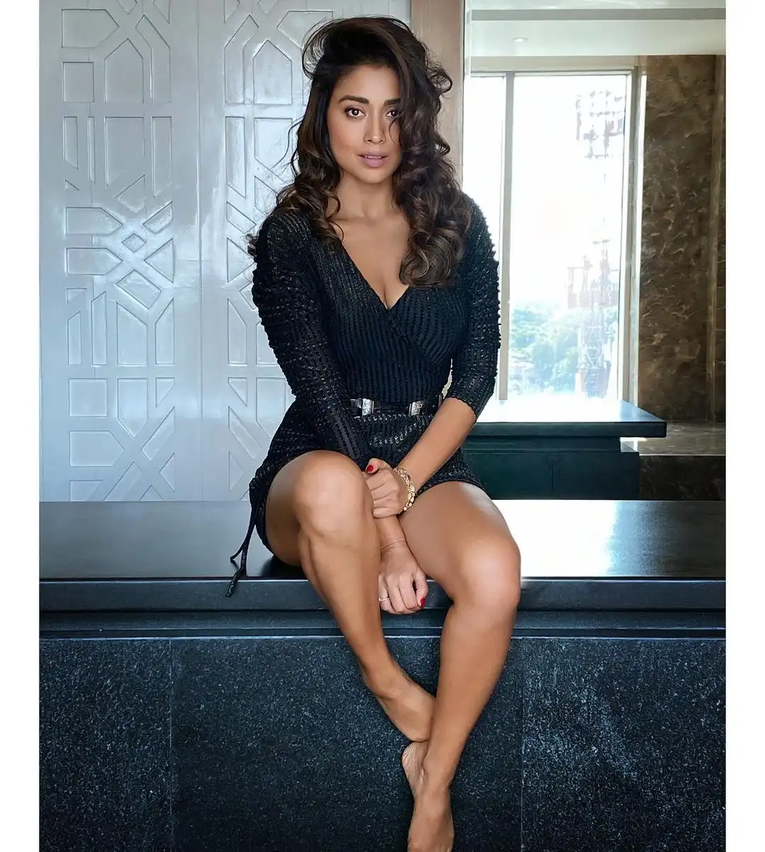 Shriya Saran Mind-blowing Photoshoot in Black Dress 