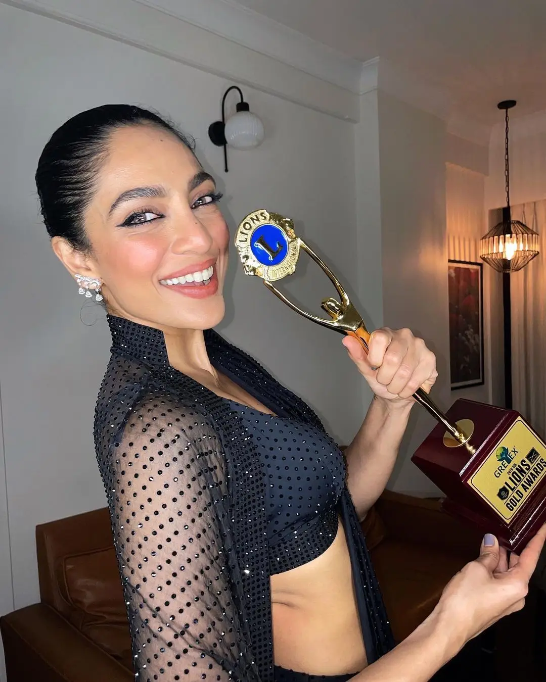 Sobhitha Dhulipala showing her beauty in Saree