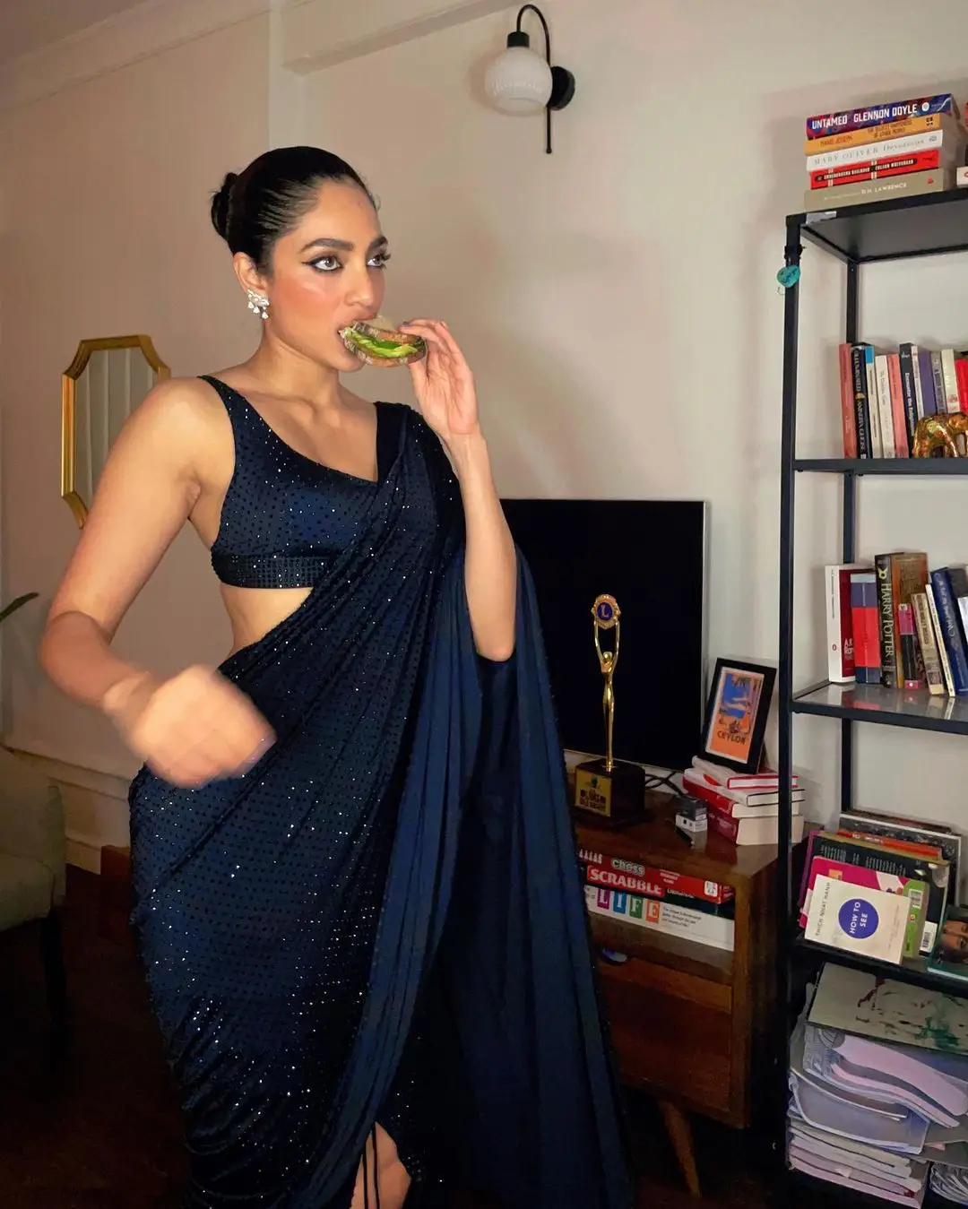 Sobhitha Dhulipala showing her beauty in Saree