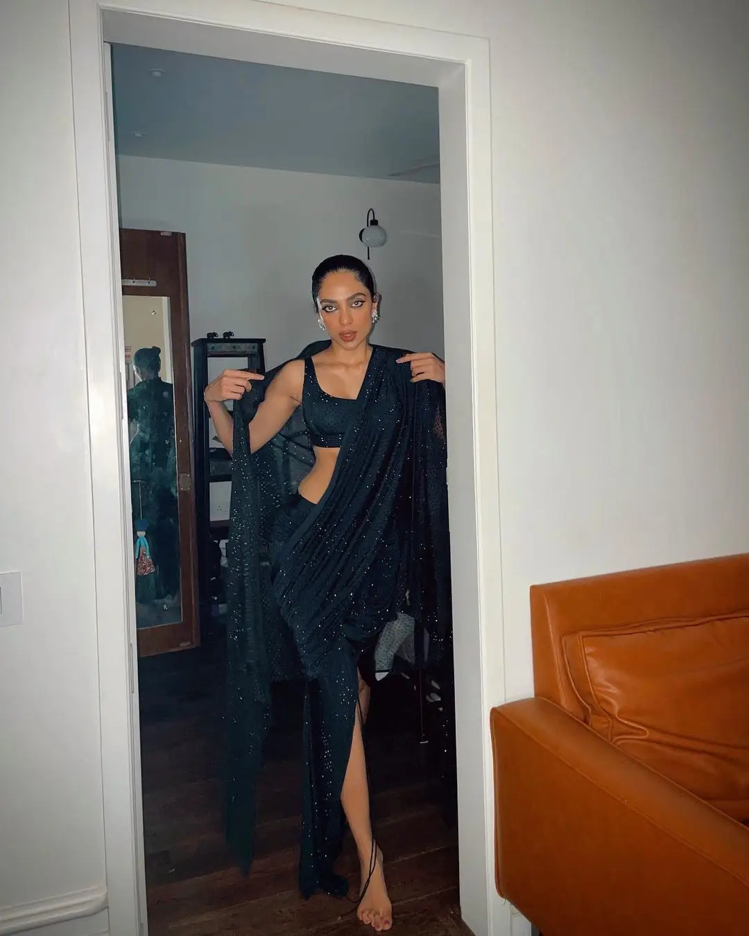 Sobhitha Dhulipala showing her beauty in Saree