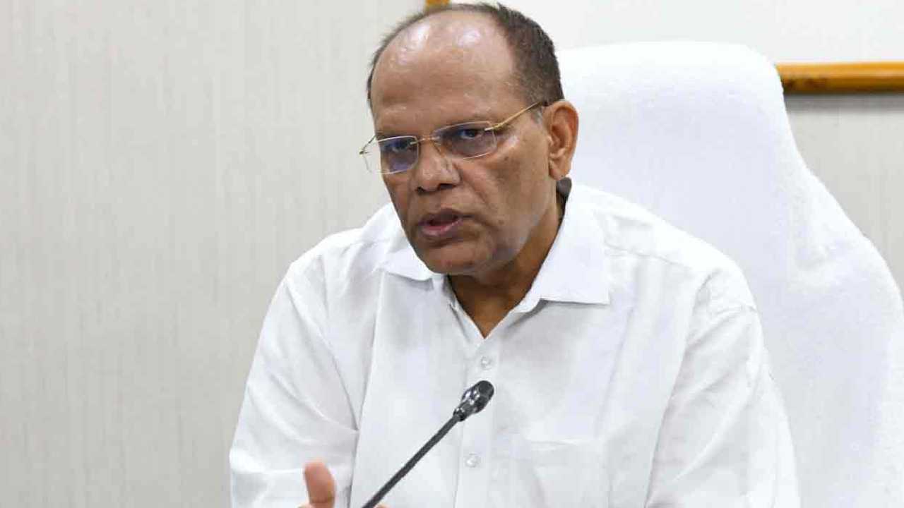 Somesh Kumar: ప్రభుత్వంతో చర్చలు సఫలం.. ముగిసిన వీఆర్ఏల సమ్మె.. రేపట్నుంచి విధులకు హాజరు Somesh Kumar: ప్రభుత్వంతో చర్చలు సఫలం.. ముగిసిన వీఆర్ఏల సమ్మె.. రేపట్నుంచి విధులకు హాజరు