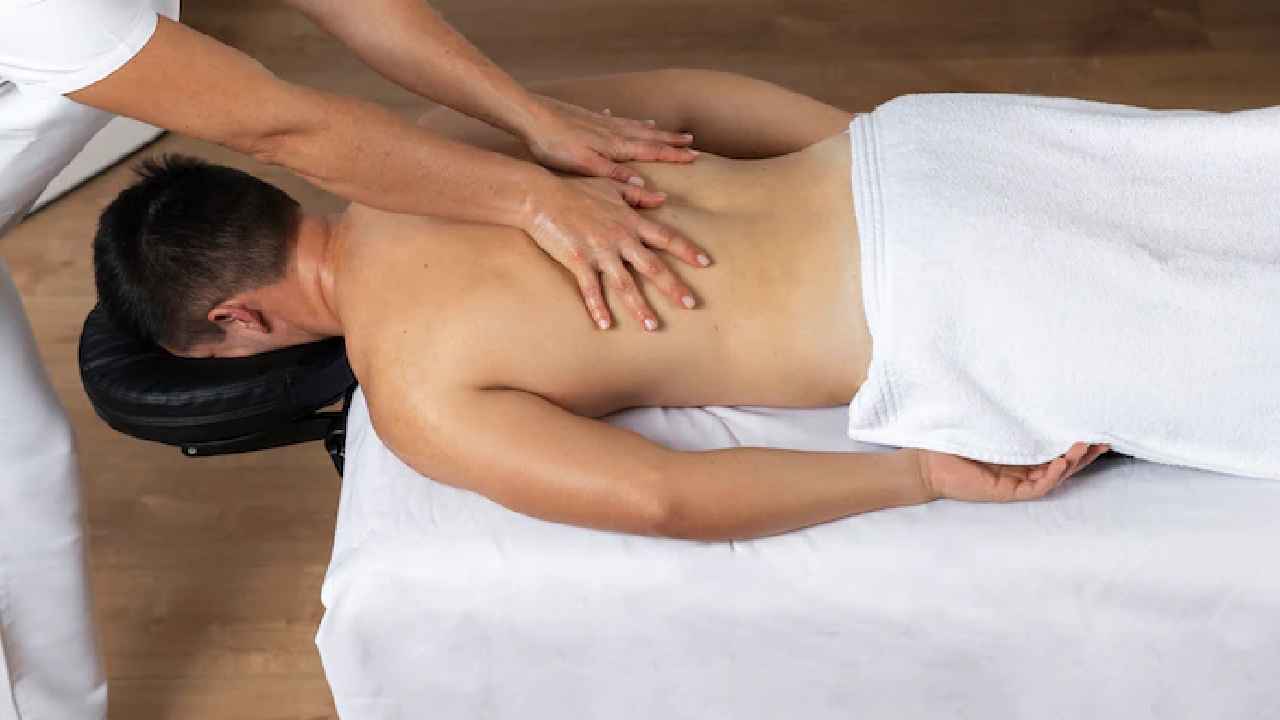 Spa Centres : స్పా మాటున క్రాస్ మసాజ్.. బంజారాహిల్స్లోని స్పా సెంటర్లపై టాస్క్ఫోర్స్ దాడులు Spa Centres : స్పా మాటున క్రాస్ మసాజ్.. బంజారాహిల్స్లోని స్పా సెంటర్లపై టాస్క్ఫోర్స్ దాడులు
