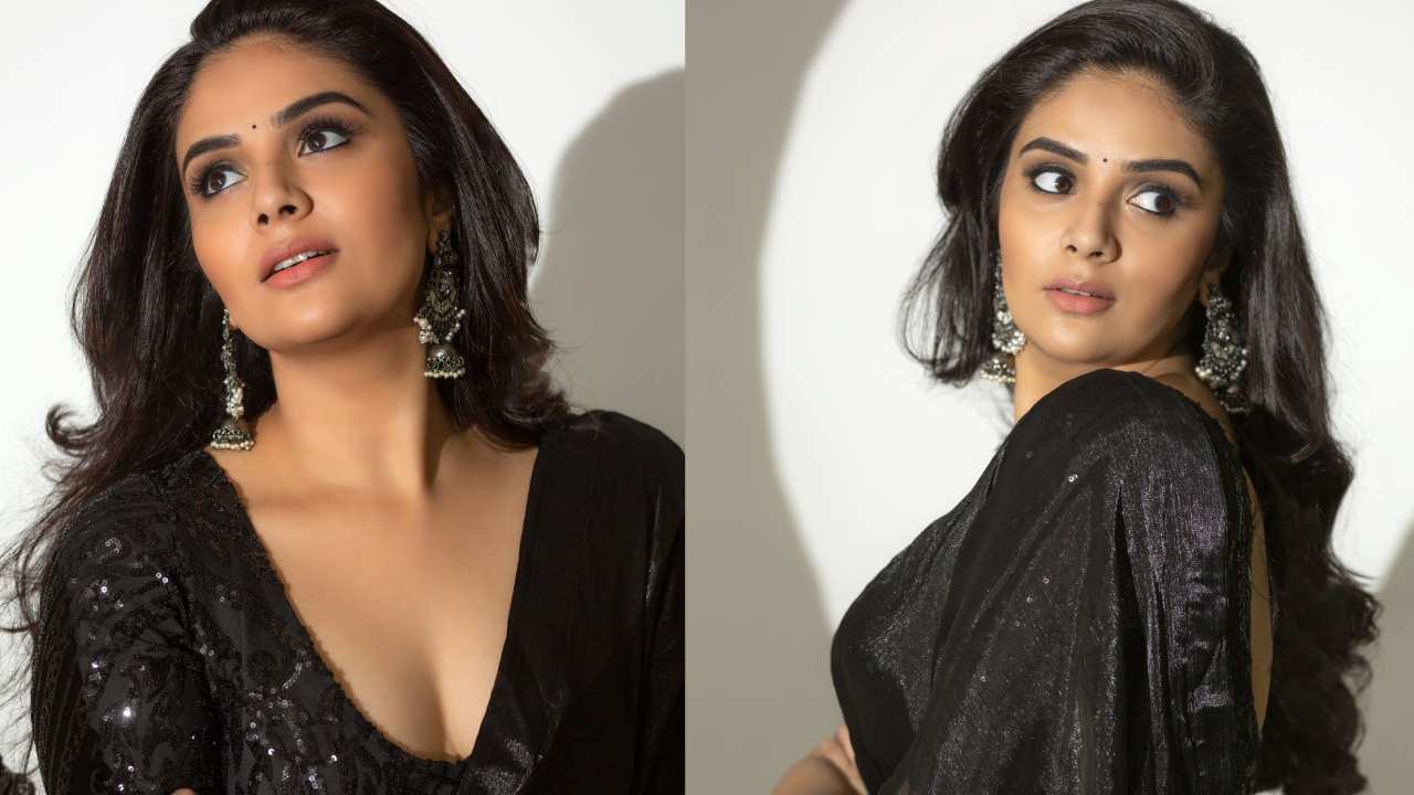 Sreemukh Stunning In Black Saree