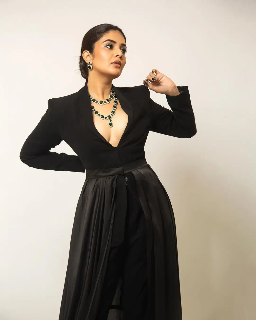 Sreemukhi Cleavage Show In Black Dress