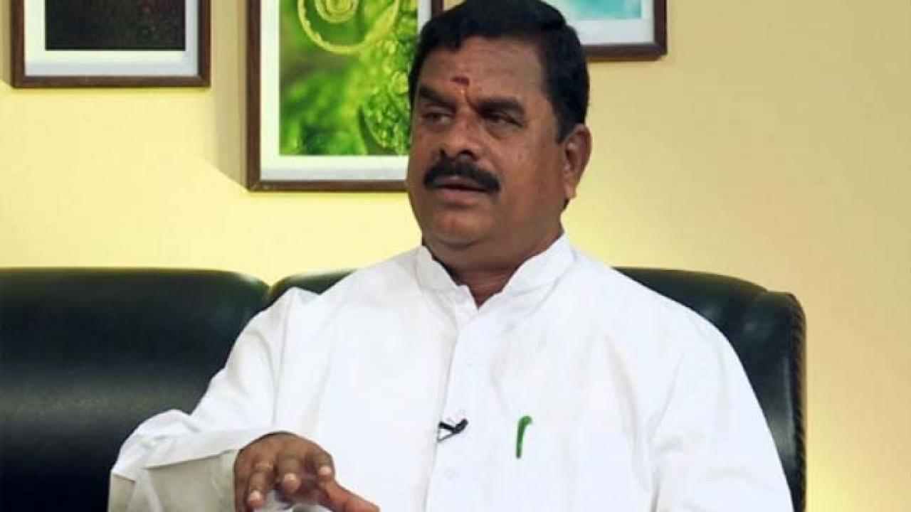 Swamy Goud: కమలానికి షాక్.. బీజేపీకి మరో నేత గుడ్బై.. టీఆర్ఎస్లో చేరనున్న స్వామి గౌడ్! Swamy Goud: కమలానికి షాక్.. బీజేపీకి మరో నేత గుడ్బై.. టీఆర్ఎస్లో చేరనున్న స్వామి గౌడ్!
