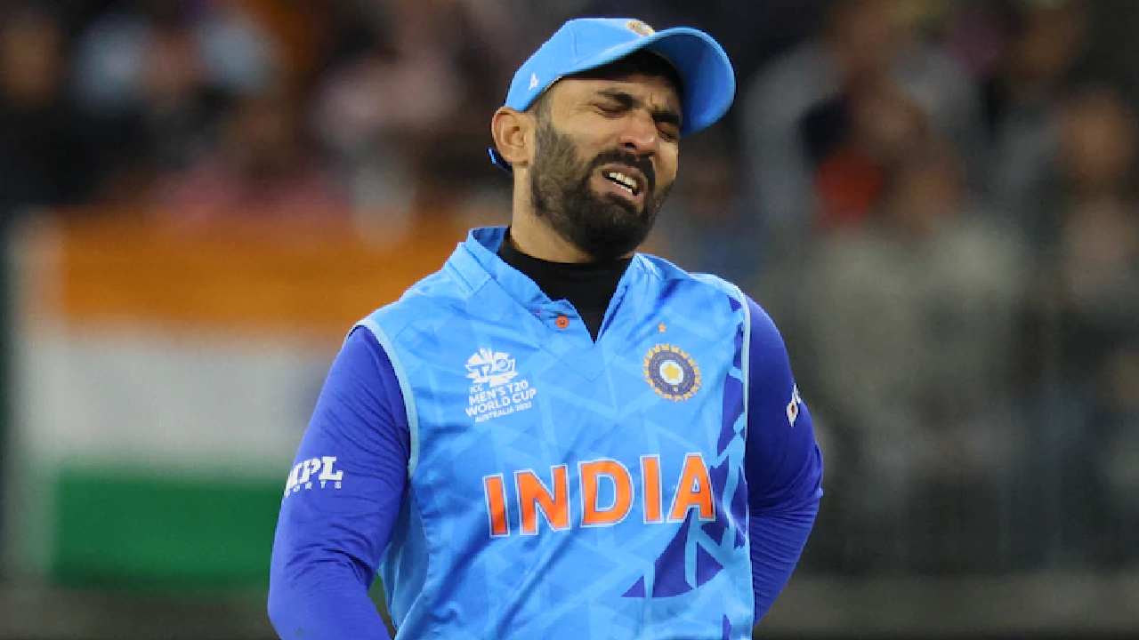Dinesh Karthik: బాత్రూంలోకి వెళ్లి కన్నీరు పెట్టుకున్నాను: దినేశ్ కార్తీక్ Dinesh Karthik: బాత్రూంలోకి వెళ్లి కన్నీరు పెట్టుకున్నాను: దినేశ్ కార్తీక్