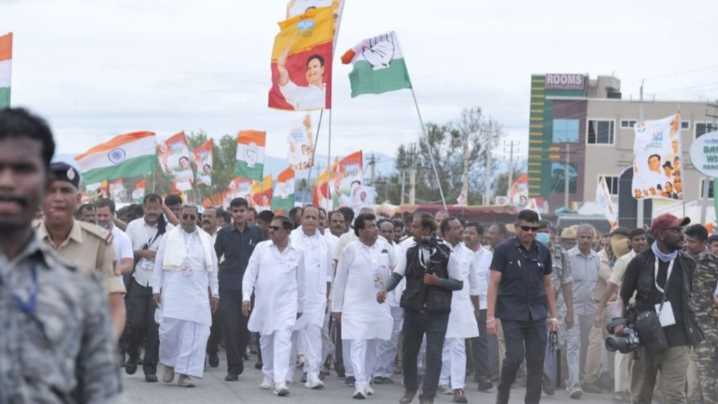 Rahul Gandhi image on Karnataka flag, Pro Kannada groups protests