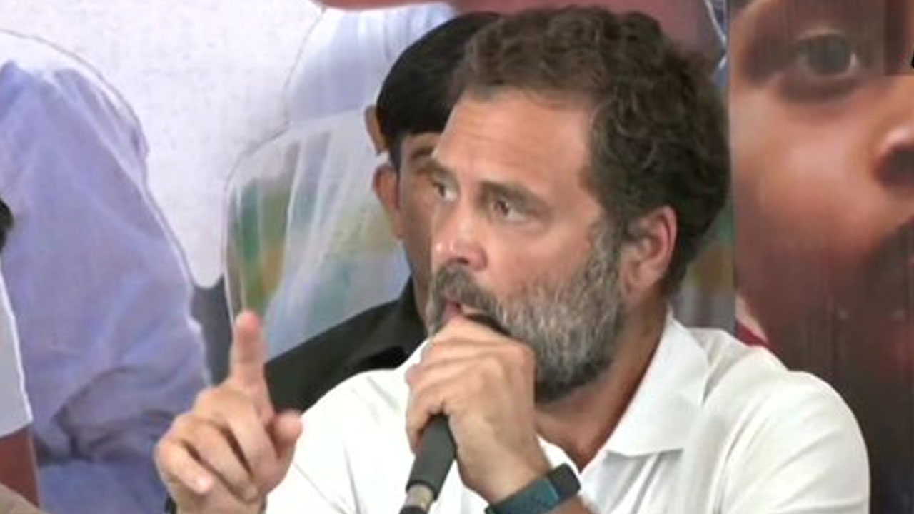 Cong President Poll: కాంగ్రెస్ అధ్యక్ష ఎన్నికపై తొలిసారి స్పందించిన రాహుల్ గాంధీ Cong President Poll: కాంగ్రెస్ అధ్యక్ష ఎన్నికపై తొలిసారి స్పందించిన రాహుల్ గాంధీ