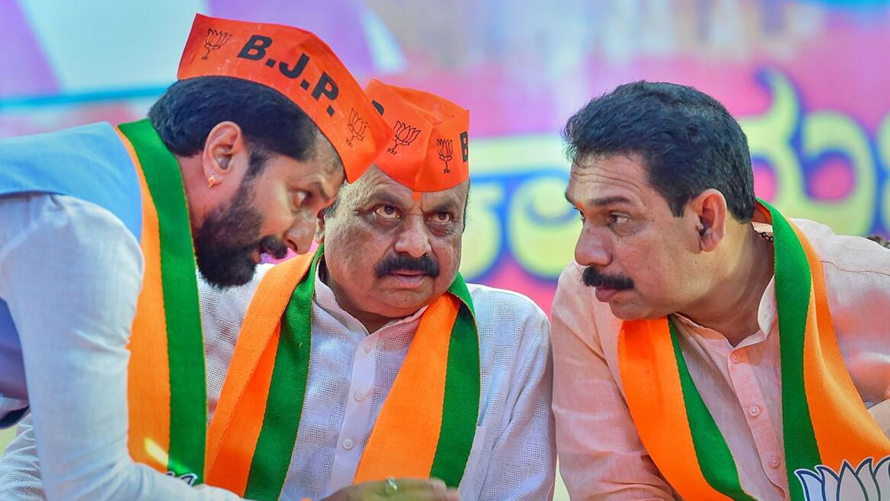 Karnataka: ఎస్సీ, ఎస్టీ రిజర్వేషన్ల పెంపునకు మంత్రిమండలి ఆమోదం Karnataka: ఎస్సీ, ఎస్టీ రిజర్వేషన్ల పెంపునకు మంత్రిమండలి ఆమోదం