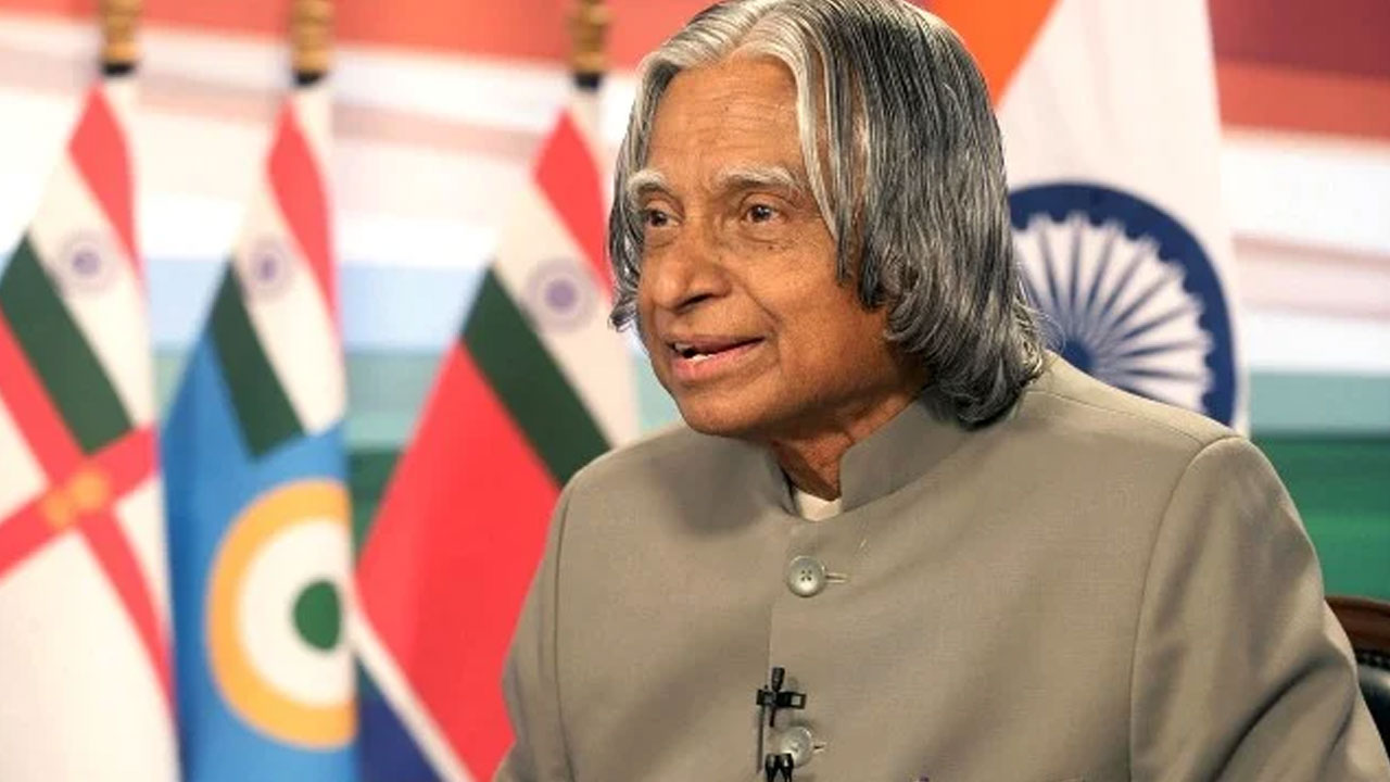APJ Abdul Kalam: ఆ హెచ్చరికలతోనే 2014లో ఆర్ఎస్ఎస్ కార్యక్రమానికి డుమ్మా కొట్టిన మాజీ రాష్ట్రపతి కలాం APJ Abdul Kalam: ఆ హెచ్చరికలతోనే 2014లో ఆర్ఎస్ఎస్ కార్యక్రమానికి డుమ్మా కొట్టిన మాజీ రాష్ట్రపతి కలాం