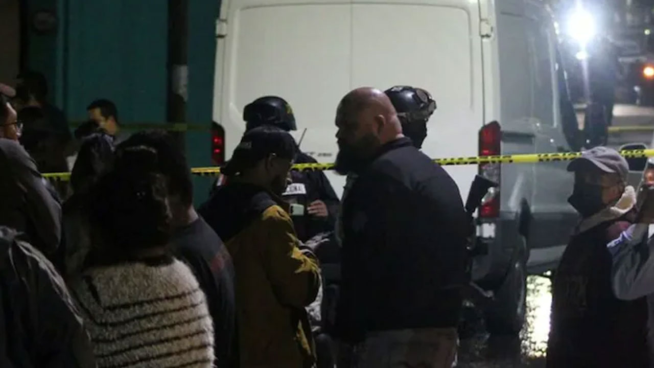 Mass Shooting: మెక్సికోలో మరోసారి రెచ్చిపోయిన దుండగులు.. విచ్చలవిడిగా కాల్పులు, 12 మంది మృతి Mass Shooting: మెక్సికోలో మరోసారి రెచ్చిపోయిన దుండగులు.. విచ్చలవిడిగా కాల్పులు, 12 మంది మృతి