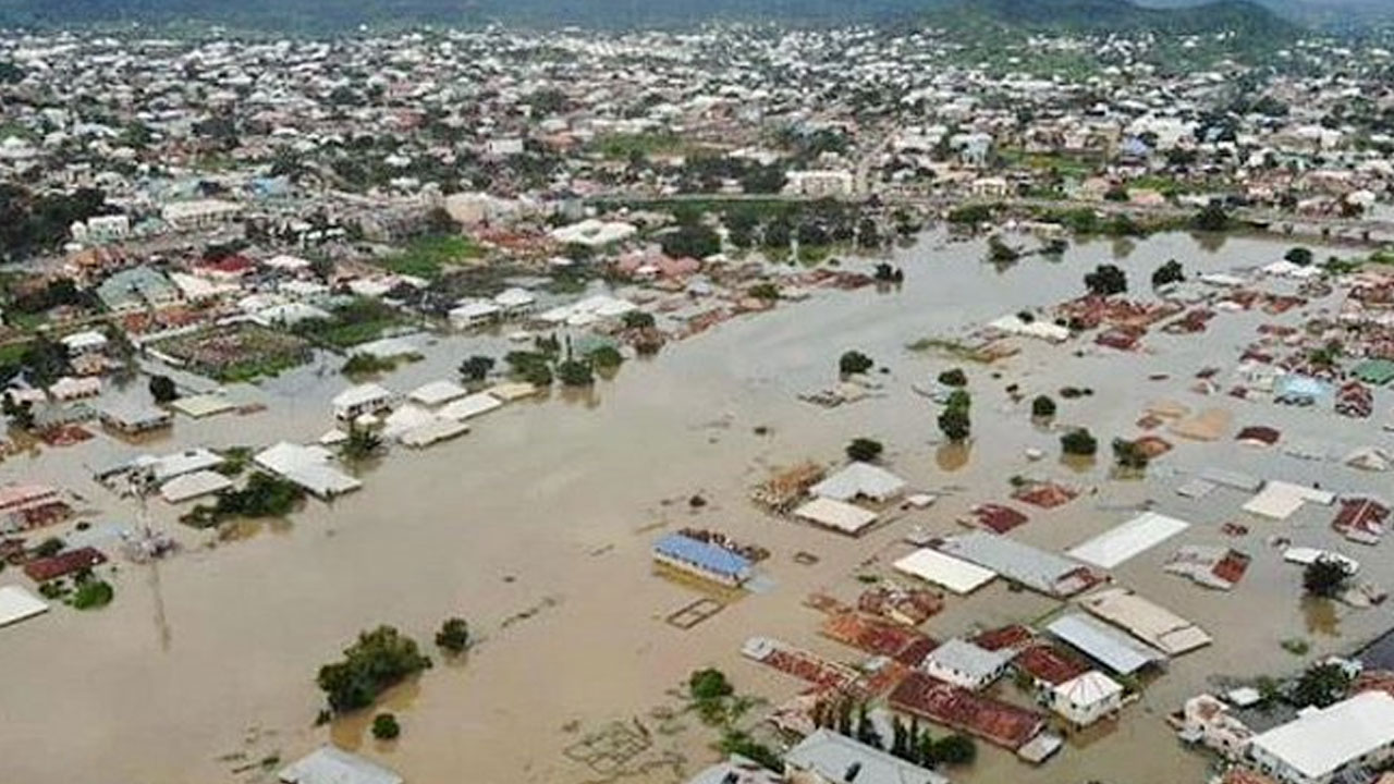 Nigeria: భయంకరమైన వరదలు.. ప్రాణాలు కోల్పోయిన 600 మంది.. నిరాశ్రాయులైన 13 లక్షల మంది Nigeria: భయంకరమైన వరదలు.. ప్రాణాలు కోల్పోయిన 600 మంది.. నిరాశ్రాయులైన 13 లక్షల మంది