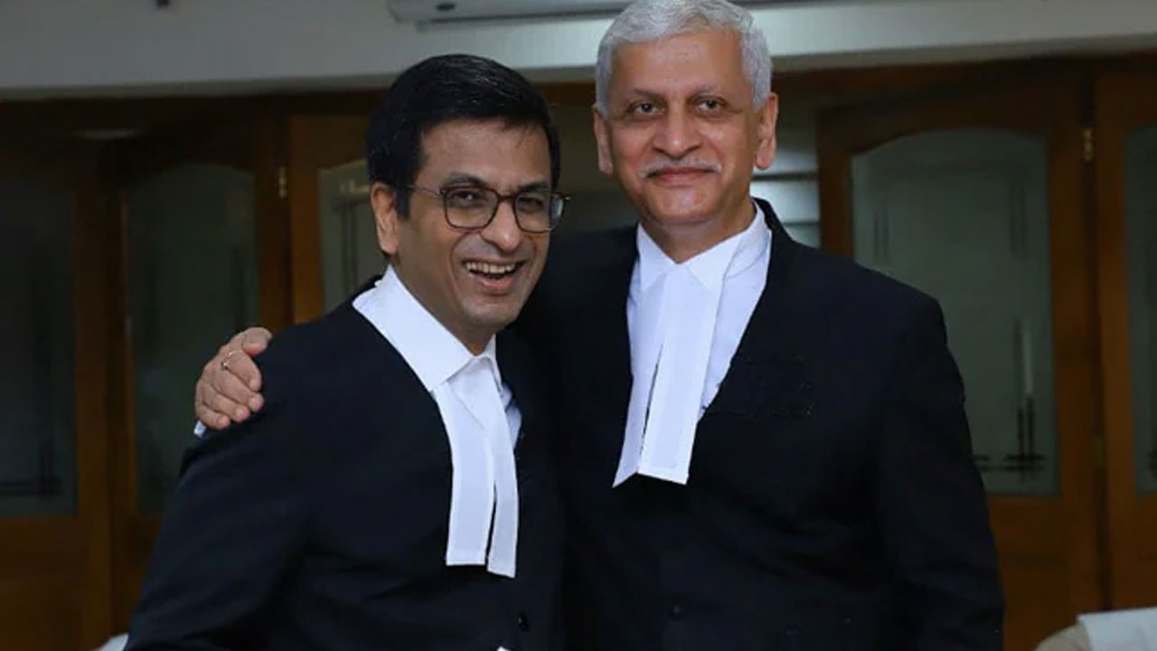 Justice DY Chandrachud: భారత నూతన న్యాయమూర్తిగా నియామకమైన జస్టిస్ చంద్రచూడ్ గురించి 5 కీలక విషయాలు Justice DY Chandrachud: భారత నూతన న్యాయమూర్తిగా నియామకమైన జస్టిస్ చంద్రచూడ్ గురించి 5 కీలక విషయాలు
