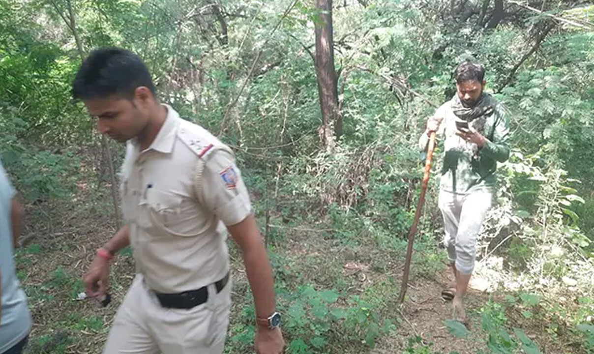 Delhi: భివండిలో ముగ్గురు చిన్నారుల కిడ్నాప్.. ఢిల్లీలో ఇద్దరి హత్య.. తప్పించుకున్న మరో చిన్నారి Delhi: భివండిలో ముగ్గురు చిన్నారుల కిడ్నాప్.. ఢిల్లీలో ఇద్దరి హత్య.. తప్పించుకున్న మరో చిన్నారి