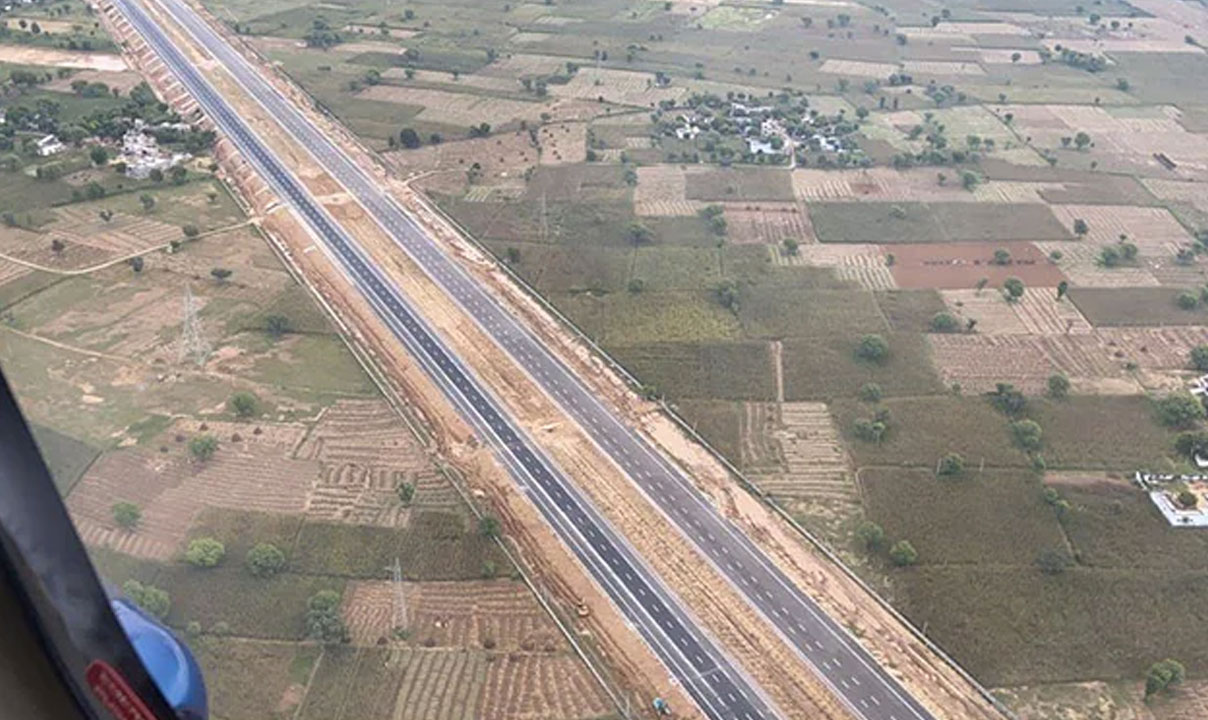 Delhi-Mumbai Express Highway: ఢిల్లీ-ముంబై మధ్య దూరాన్ని 12 గంటలకు తగ్గించడం నా కల.. గడ్కరి Delhi-Mumbai Express Highway: ఢిల్లీ-ముంబై మధ్య దూరాన్ని 12 గంటలకు తగ్గించడం నా కల.. గడ్కరి