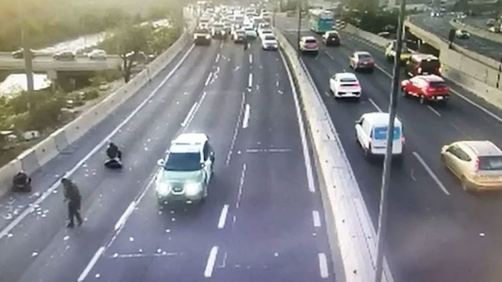 Money rains on highway in Chile. Here's what happened