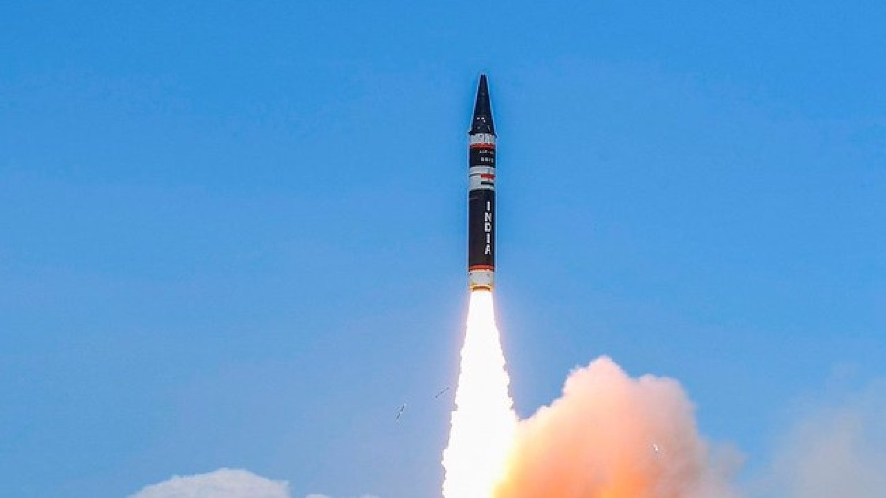 Agni Prime: అణ్వాయుధ సామర్థ్యంగల ‘అగ్ని ప్రైమ్’ కొత్త తర ఖండాంతర క్షిపణి పరీక్ష విజయవంతం Agni Prime: అణ్వాయుధ సామర్థ్యంగల ‘అగ్ని ప్రైమ్’ కొత్త తర ఖండాంతర క్షిపణి పరీక్ష విజయవంతం