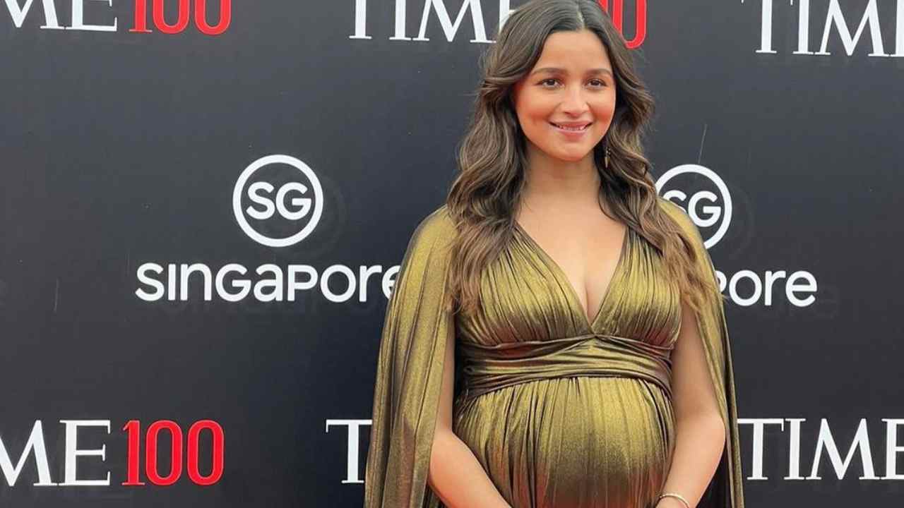 Alia Bhatt : నా స్పీచ్ విని కడుపులో ఉన్న బిడ్డ నన్ను తంతున్నాడు.. అయినా నేను ఫ్రెంచ్ఫ్రైస్ తినడం మానను.. Alia Bhatt : నా స్పీచ్ విని కడుపులో ఉన్న బిడ్డ నన్ను తంతున్నాడు.. అయినా నేను ఫ్రెంచ్ఫ్రైస్ తినడం మానను..