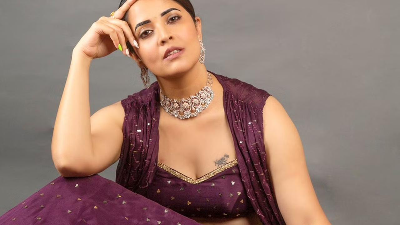 Anasuya : మీమర్స్, ట్రోలర్స్ కి గట్టి సమాధానం ఇవ్వబోతున్నా.. Anasuya : మీమర్స్, ట్రోలర్స్ కి గట్టి సమాధానం ఇవ్వబోతున్నా..