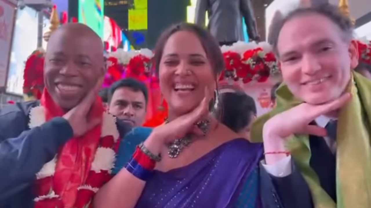 Pushpa : మొన్న బన్నీ, నేడు అనసూయ.. న్యూయార్క్ మేయర్ తో కలిసి తగ్గేదేలే అంటున్న అనసూయ.. Pushpa : మొన్న బన్నీ, నేడు అనసూయ.. న్యూయార్క్ మేయర్ తో కలిసి తగ్గేదేలే అంటున్న అనసూయ..