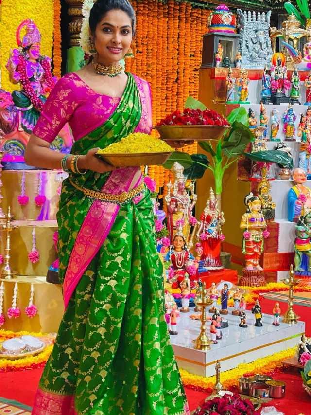 >బొమ్మలకొలువుతో అందాల బొమ్మ దివి..