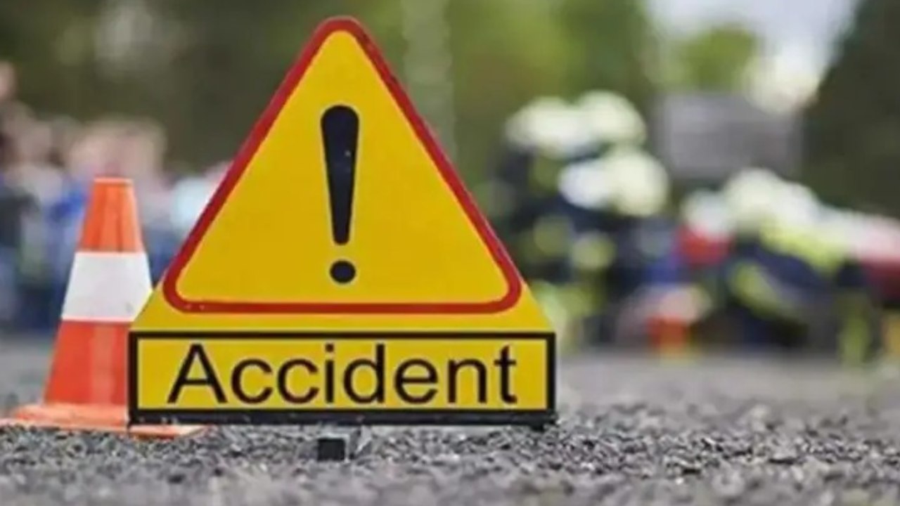 Bus Fell Into Valley : కొండపై నుంచి లోయలో పడ్డ టూరిస్టు బస్సు Bus Fell Into Valley : కొండపై నుంచి లోయలో పడ్డ టూరిస్టు బస్సు