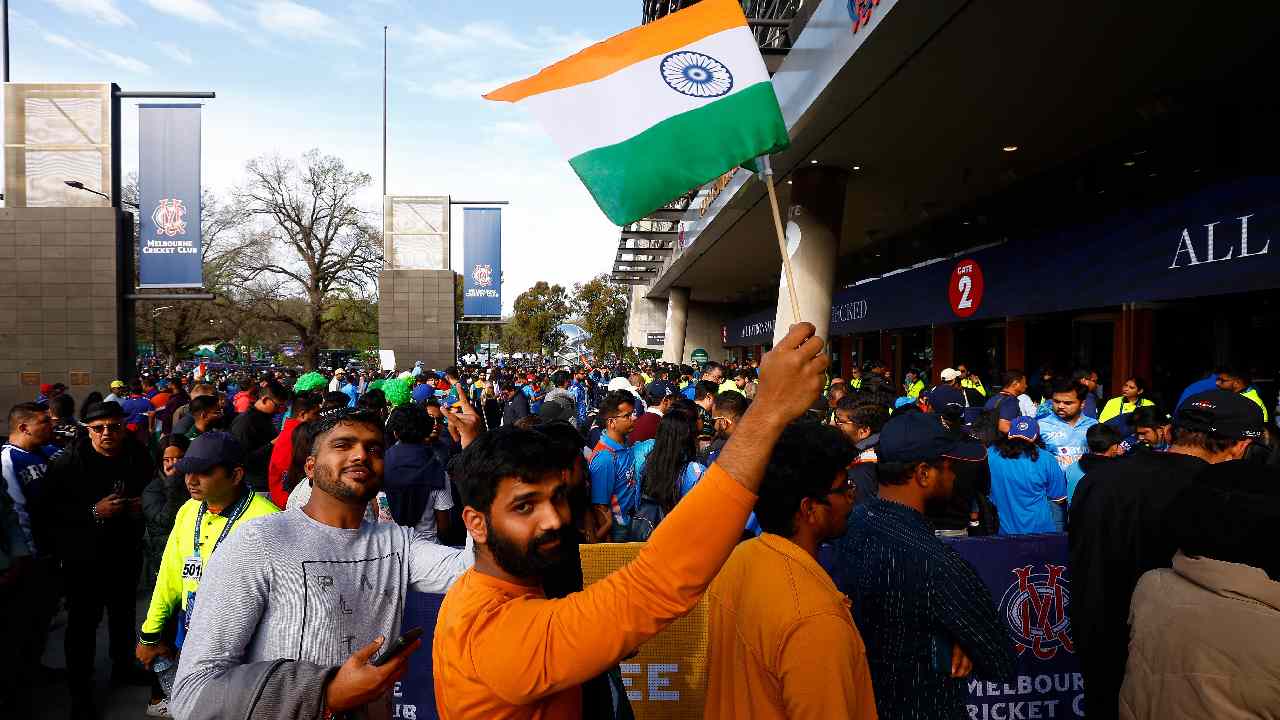 T20 World Cup 2022: పాకిస్థాన్పై టాస్ గెలిచి బౌలింగ్ ఎంచుకున్న రోహిత్ శర్మ T20 World Cup 2022: పాకిస్థాన్పై టాస్ గెలిచి బౌలింగ్ ఎంచుకున్న రోహిత్ శర్మ