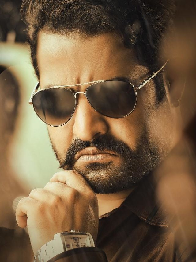 >విలన్లుగానూ మెప్పించిన హీరోలు!
