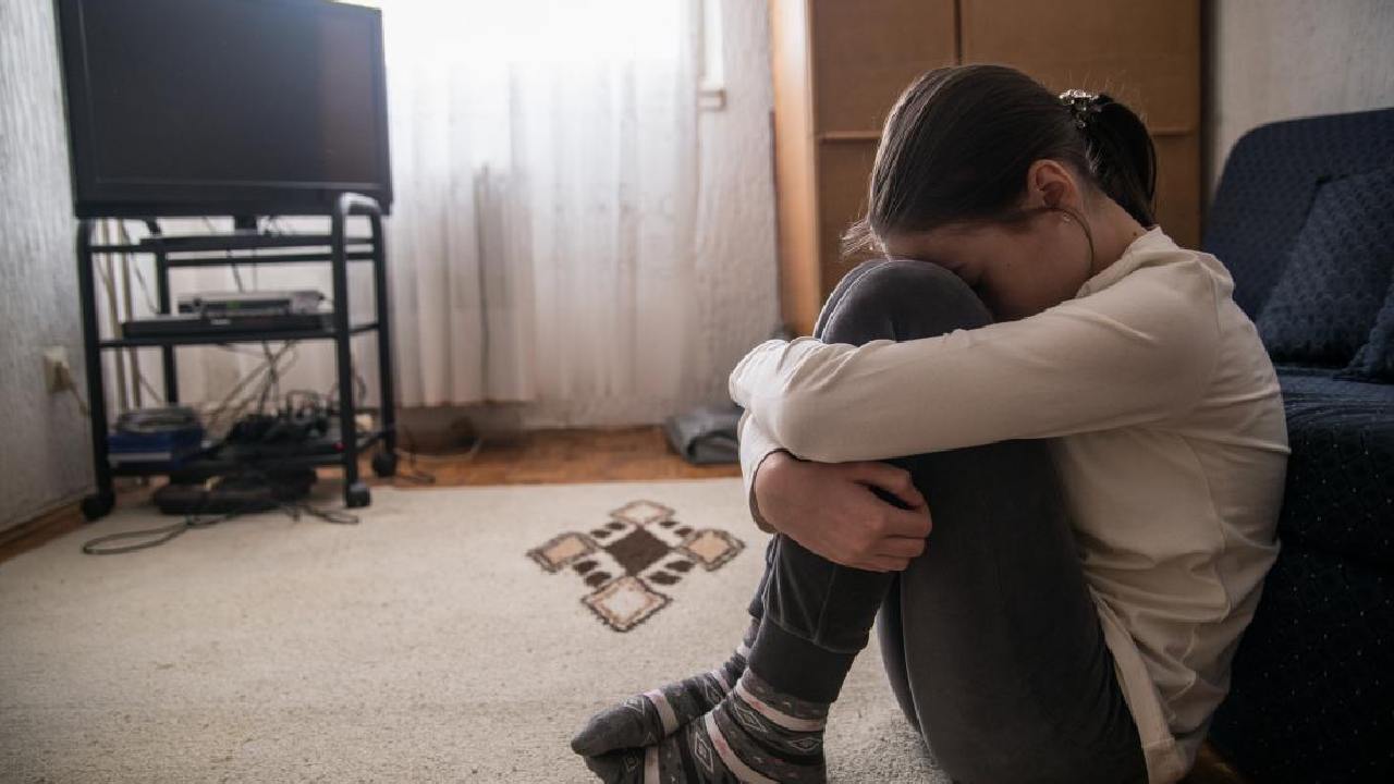 Risk of depression: ఒత్తిడితో కూడుకున్న ఉద్యోగాన్ని గంటల తరబడి చేసేవారికి కుంగుబాటు ముప్పు Risk of depression: ఒత్తిడితో కూడుకున్న ఉద్యోగాన్ని గంటల తరబడి చేసేవారికి కుంగుబాటు ముప్పు