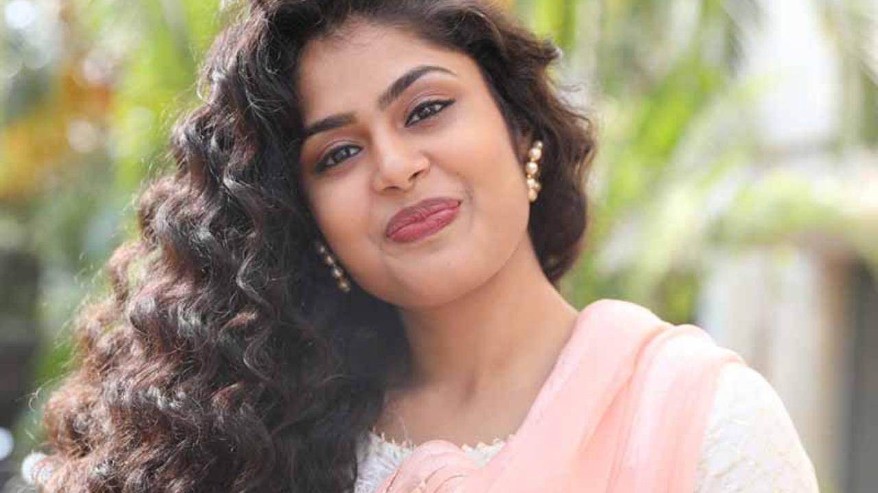 Faria Abdullah : ఐదేళ్లలో పాన్ వరల్డ్ హీరోయిన్.. పదేళ్లలో డైరెక్షన్.. చిట్టికి కోరికలు చాలానే ఉన్నాయిగా.. Faria Abdullah : ఐదేళ్లలో పాన్ వరల్డ్ హీరోయిన్.. పదేళ్లలో డైరెక్షన్.. చిట్టికి కోరికలు చాలానే ఉన్నాయిగా..
