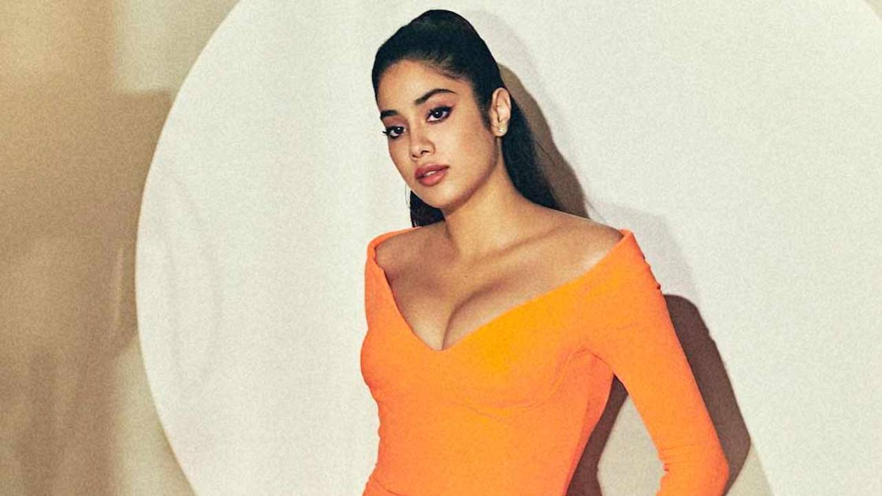 Janhvi Kapoor : మొన్నటిదాకా వద్దని.. ఇప్పుడేమో టాలీవుడ్ కావాలంటున్న జాన్వీ కపూర్.. Janhvi Kapoor : మొన్నటిదాకా వద్దని.. ఇప్పుడేమో టాలీవుడ్ కావాలంటున్న జాన్వీ కపూర్..
