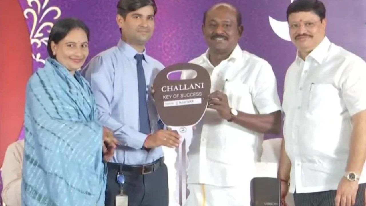 Tamil Nadu : ఉద్యోగులకు దీపావళి కానుకగా కార్లు, బైకులు గిఫ్టులుగా ఇచ్చిన వ్యాపారి Tamil Nadu : ఉద్యోగులకు దీపావళి కానుకగా కార్లు, బైకులు గిఫ్టులుగా ఇచ్చిన వ్యాపారి