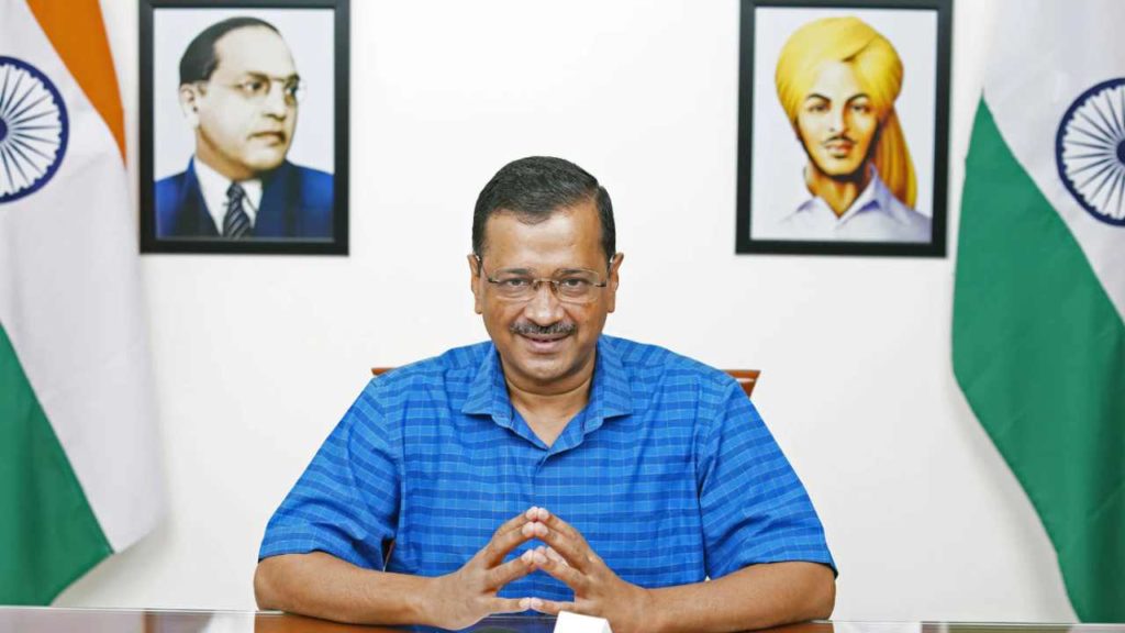 Even my wife has not written me as many love letters says kejriwal to Delhi LG