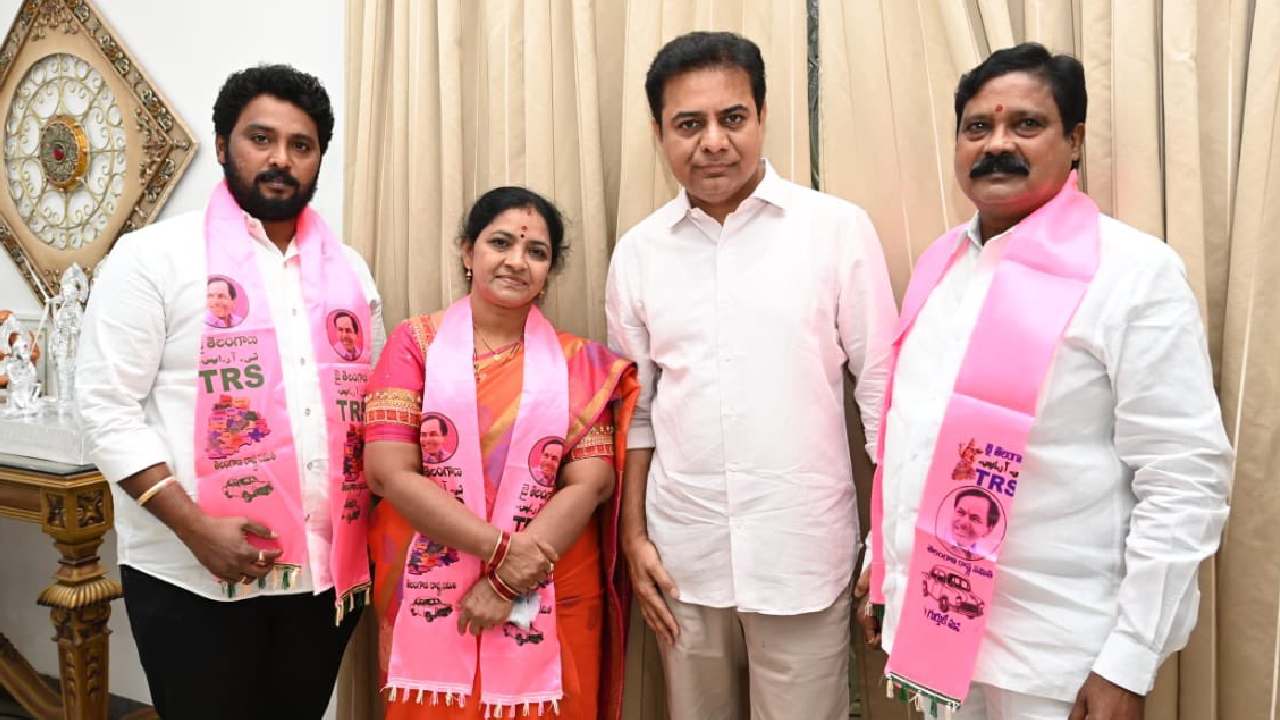CM KCR National Party Effect?: సొంత గూటికి మాజీ ఎమ్మెల్యే నల్లాల ఓదెలు దంపతులు CM KCR National Party Effect?: సొంత గూటికి మాజీ ఎమ్మెల్యే నల్లాల ఓదెలు దంపతులు