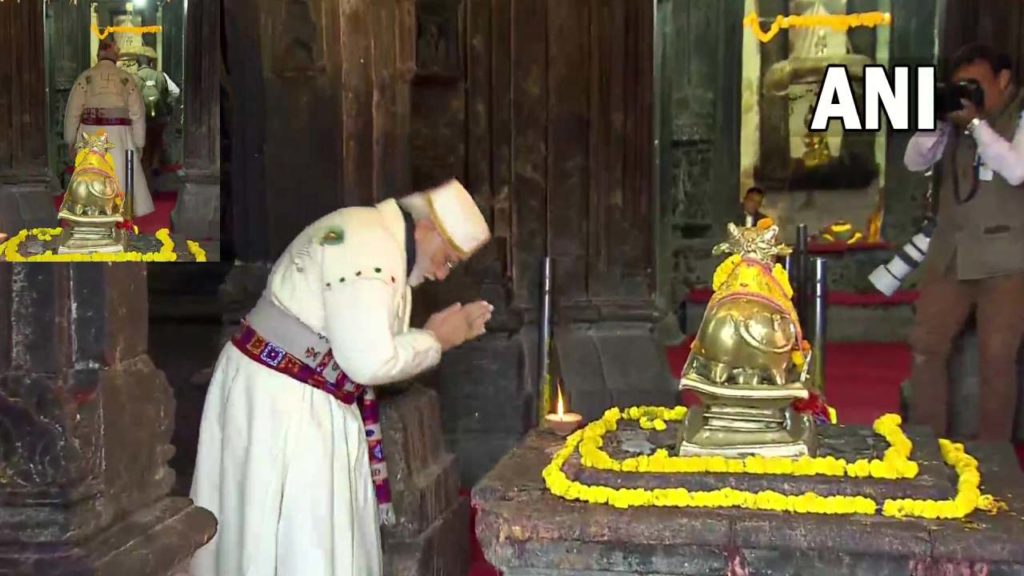 pm narendra modi performs puja at the kedarnath