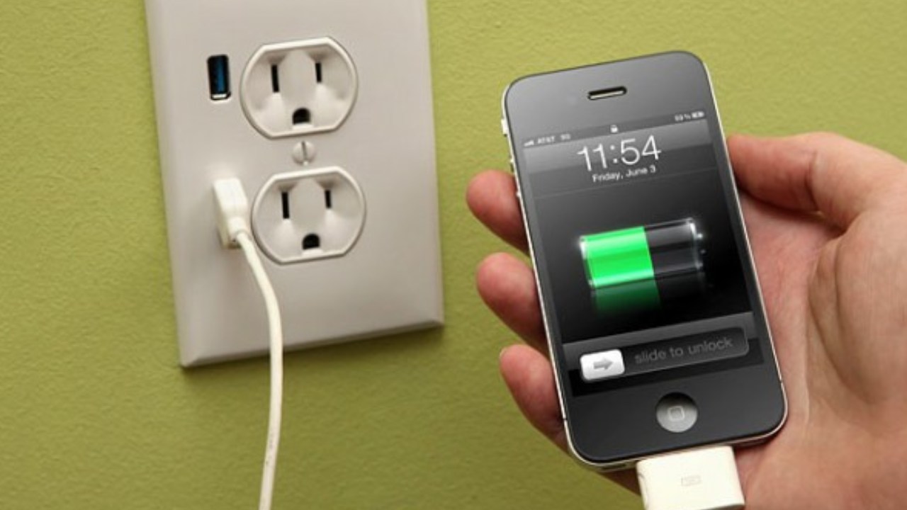 police asks mobile phone users to not use public charging stations, says hackers can empty bank accounts 