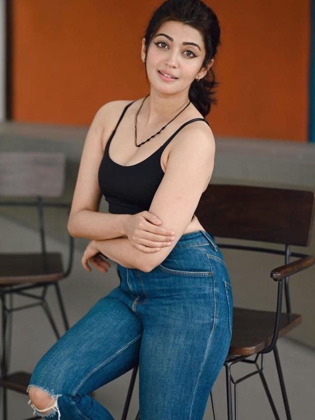 >తల్లి అయిన తర్వాత ఫోటోషూట్స్‌తో మరింత రెచ్చిపోతున్న ప్రణీత