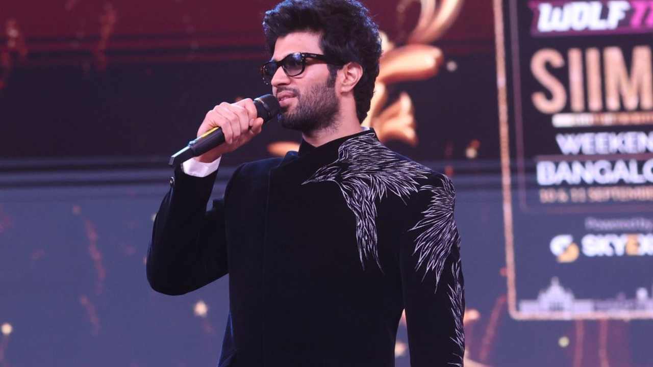 Vijay Devarakonda : హిట్ ఇవ్వలేకపోయాను.. అసలు ఇక్కడికి రాకూడదనుకున్నా.. వైరల్ గా మారిన విజయ్ దేవరకొండ స్పీచ్ Vijay Devarakonda : హిట్ ఇవ్వలేకపోయాను.. అసలు ఇక్కడికి రాకూడదనుకున్నా.. వైరల్ గా మారిన విజయ్ దేవరకొండ స్పీచ్