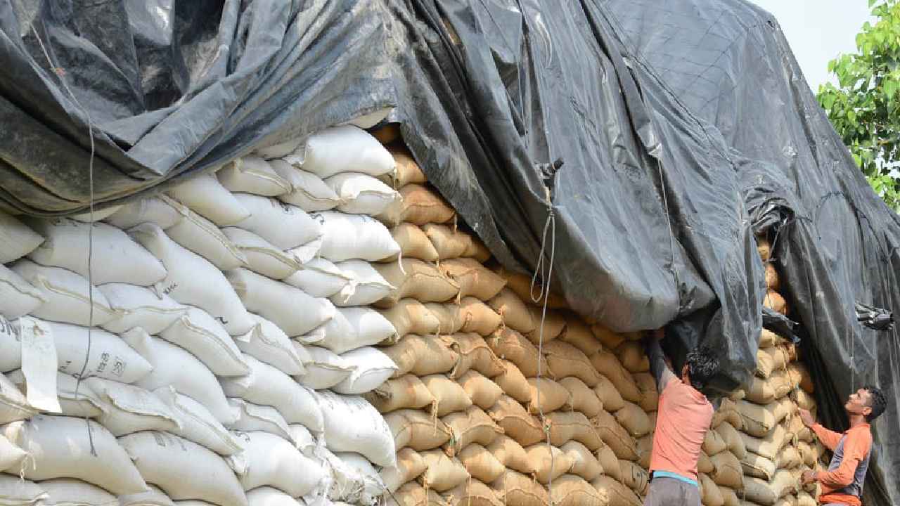 Sugar exports: చక్కెర ఎగుమతులపై ఉన్న నిషేధం మరో ఏడాది పాటు పొడిగింపు Sugar exports: చక్కెర ఎగుమతులపై ఉన్న నిషేధం మరో ఏడాది పాటు పొడిగింపు