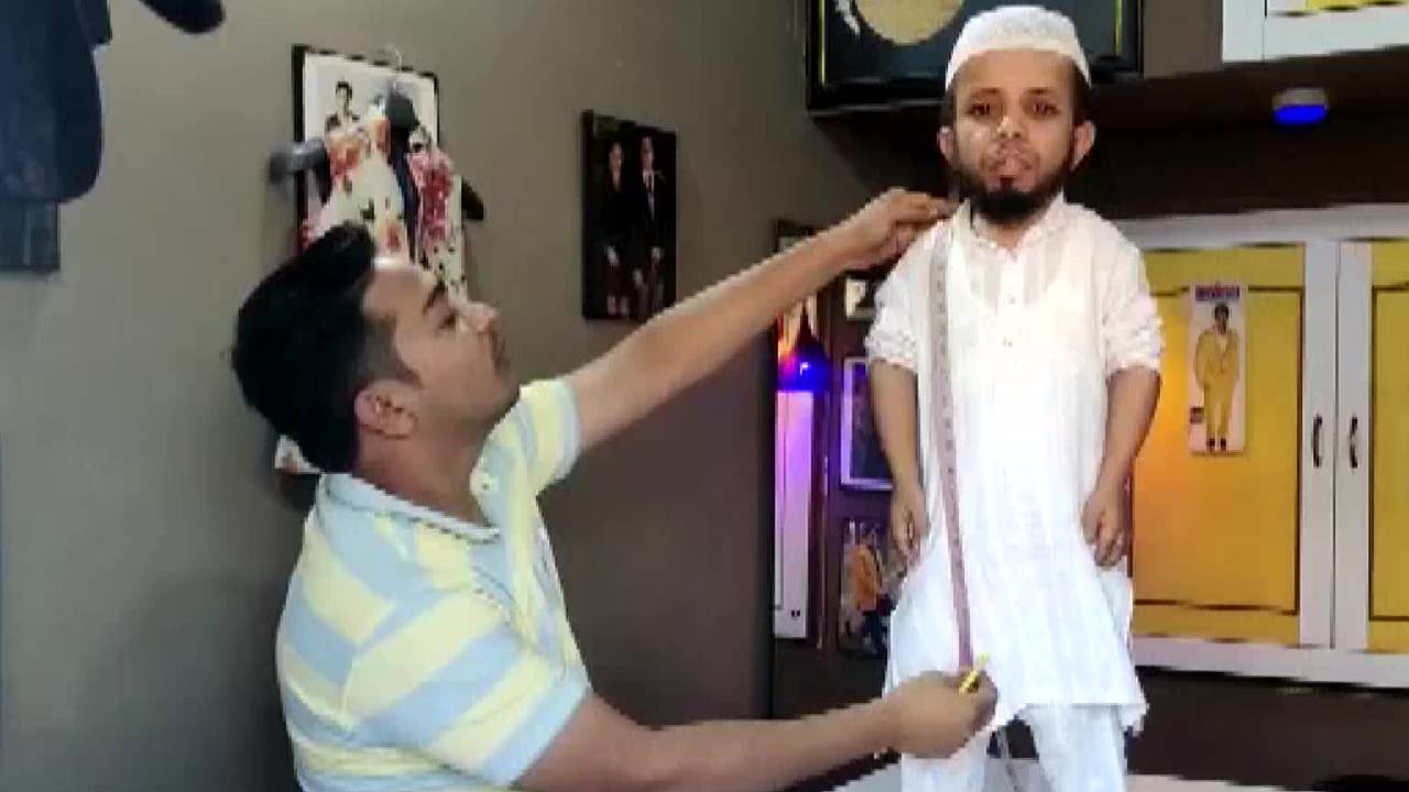 2.3-Foot Tall Man: 2.3 అడుగుల ఈ వ్యక్తికి ఎట్టకేలకు పెళ్లి కుదిరింది.. మోదీ, యోగిని పిలుస్తాడట 2.3-Foot Tall Man: 2.3 అడుగుల ఈ వ్యక్తికి ఎట్టకేలకు పెళ్లి కుదిరింది.. మోదీ, యోగిని పిలుస్తాడట