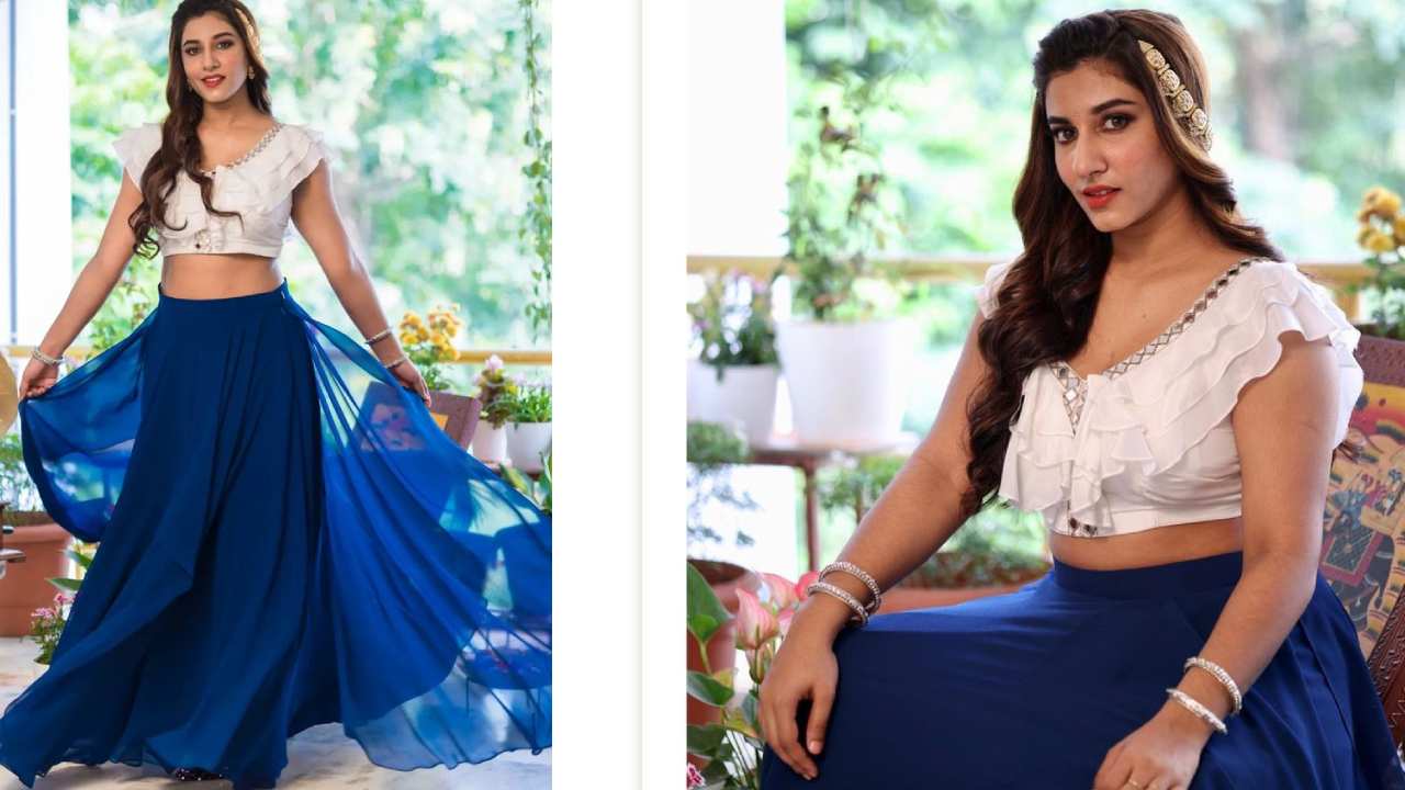 Vishnupriya : వైట్ & బ్లూ కాంబినేషన్‌లో వయ్యారాలు ఒలికిస్తున్న విష్ణుప్రియ..