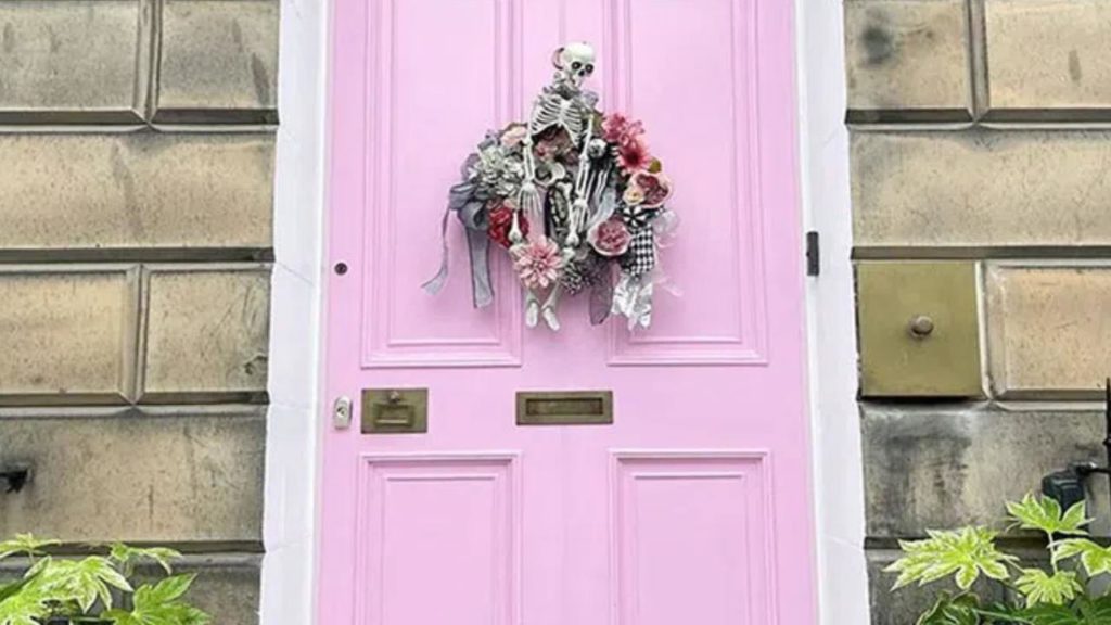 woman fined pink colour door