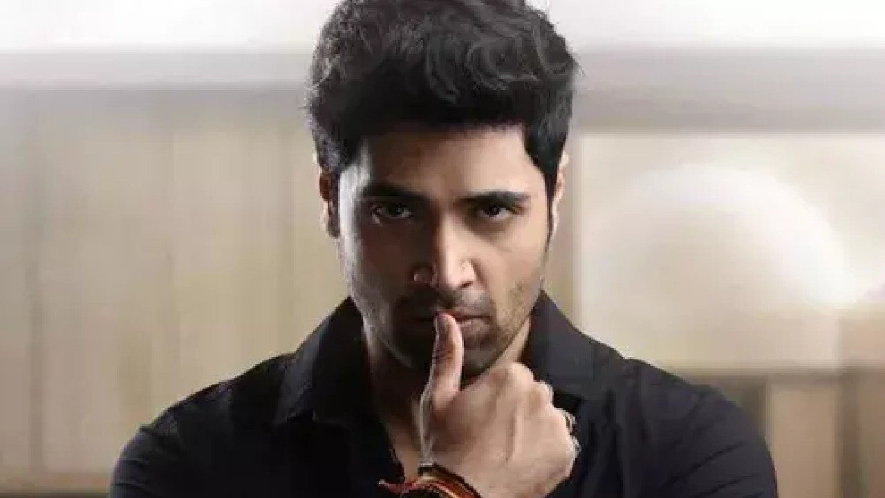 Adivi Sesh : చాలా పొగరుగా ప్రవర్తించేవాడు.. దర్శకుడుపై అడివి శేషు ఆరోపణలు.. Adivi Sesh : చాలా పొగరుగా ప్రవర్తించేవాడు.. దర్శకుడుపై అడివి శేషు ఆరోపణలు..