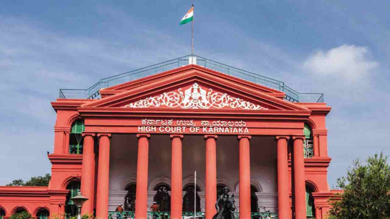 Adopted Son: సొంత కొడుకు కాకున్నా ఉద్యోగం ఇవ్వాల్సిందే.. దత్త పుత్రుడికీ అన్ని హక్కులుంటాయి: కర్ణాటక హైకోర్టు Adopted Son: సొంత కొడుకు కాకున్నా ఉద్యోగం ఇవ్వాల్సిందే.. దత్త పుత్రుడికీ అన్ని హక్కులుంటాయి: కర్ణాటక హైకోర్టు