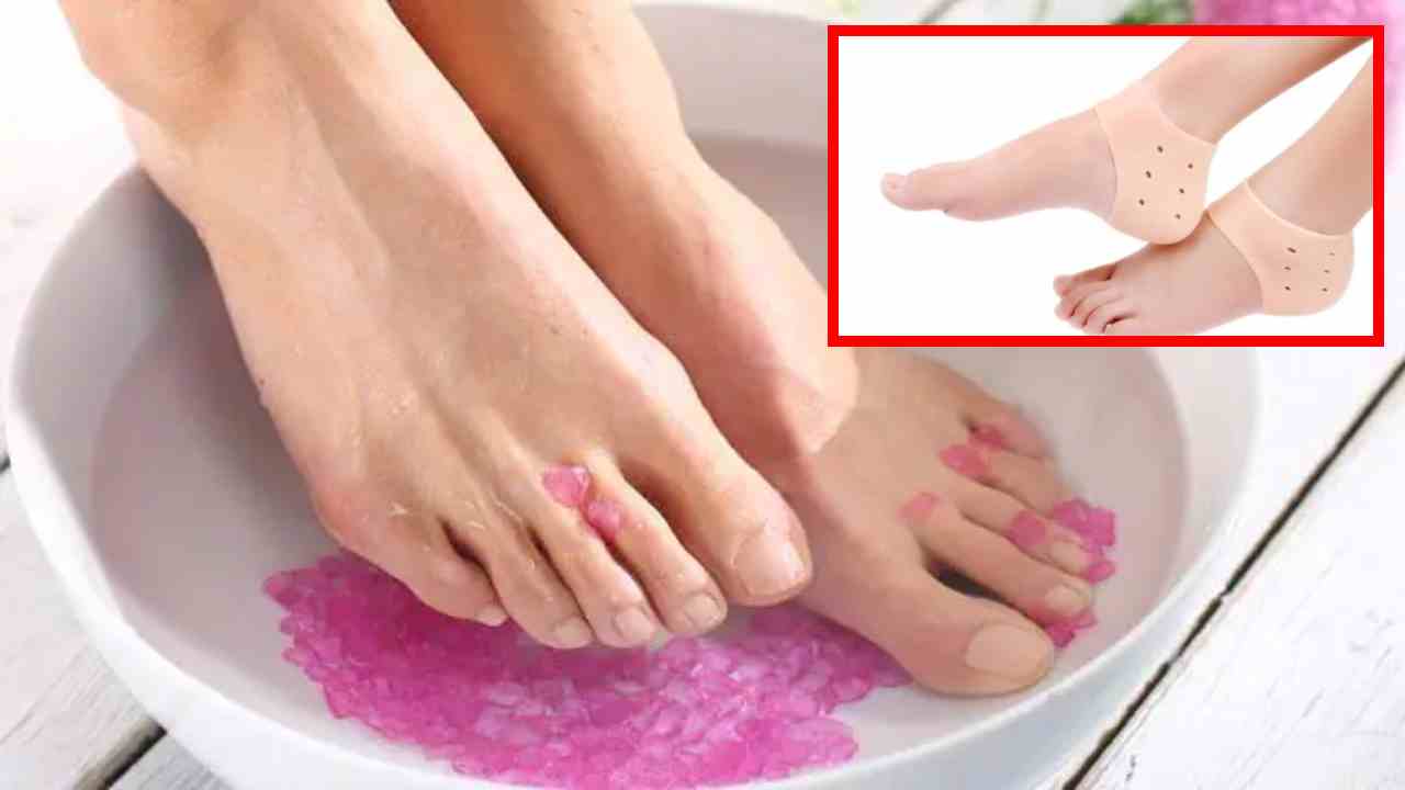 Care Of Feet : చలికాలంలో కాళ్ల పగుళ్లతో ఇబ్బంది పడుతున్నారా? పాదాలను సంరక్షించుకోవటం ఎలాగంటే? Care Of Feet : చలికాలంలో కాళ్ల పగుళ్లతో ఇబ్బంది పడుతున్నారా? పాదాలను సంరక్షించుకోవటం ఎలాగంటే?