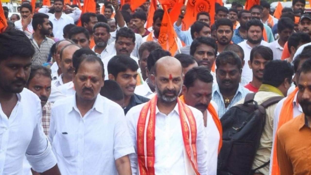Bandi Sanjay: ఐదో విడద పాదయాత్రకు సిద్ధమవుతున్న బండి సంజయ్.. 28 నుంచి ప్రారంభం Bandi Sanjay: ఐదో విడద పాదయాత్రకు సిద్ధమవుతున్న బండి సంజయ్.. 28 నుంచి ప్రారంభం